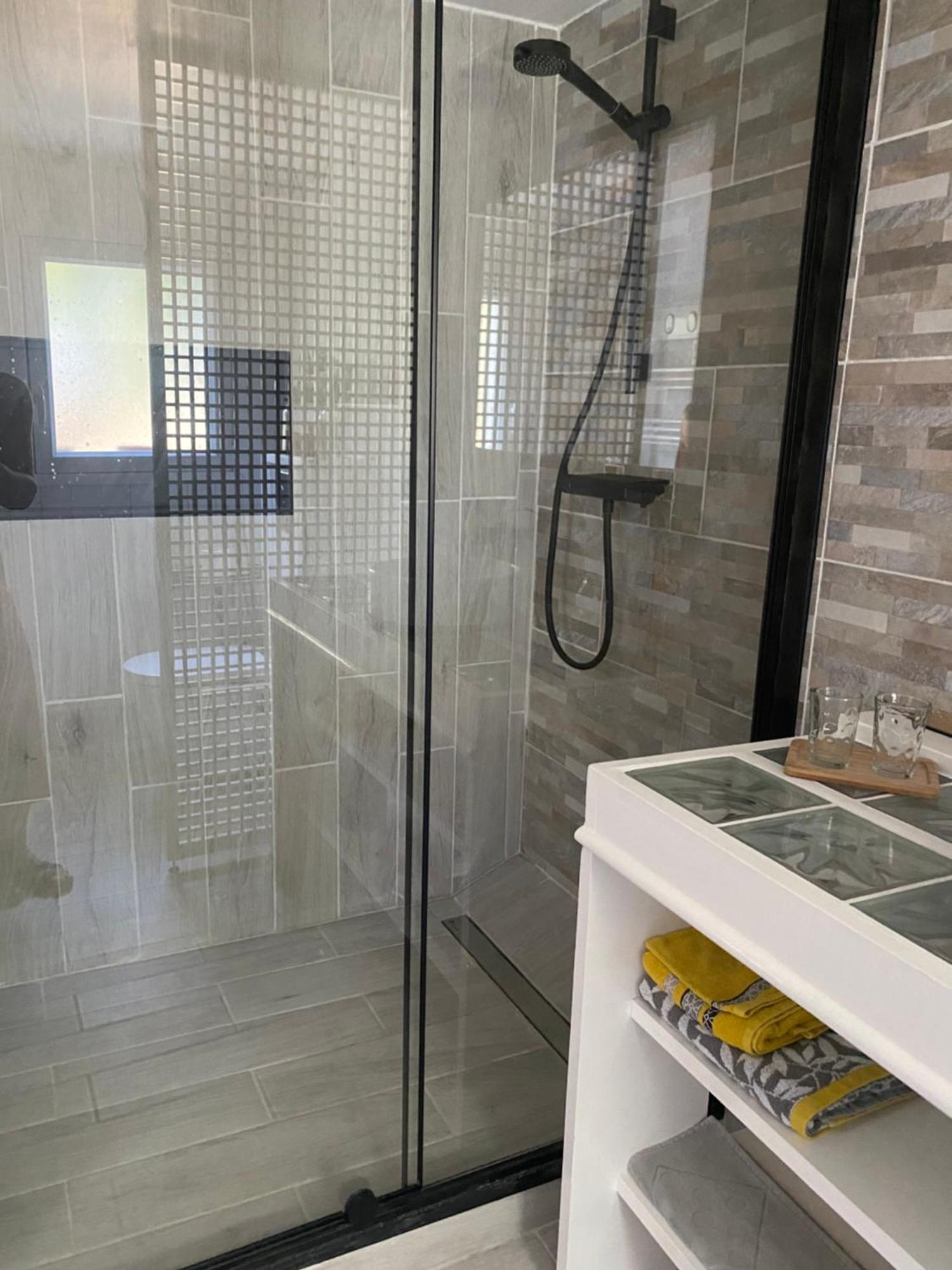 La Chambre Du Moulin سا سيرْ سور مير المظهر الخارجي الصورة